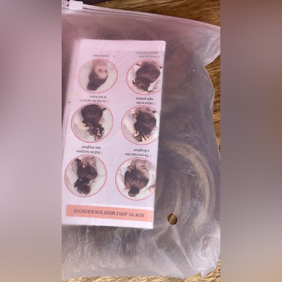 Clip in S Curl Auburn Ash Blonde 20” Extension Ponytail - Picture 3 of 4